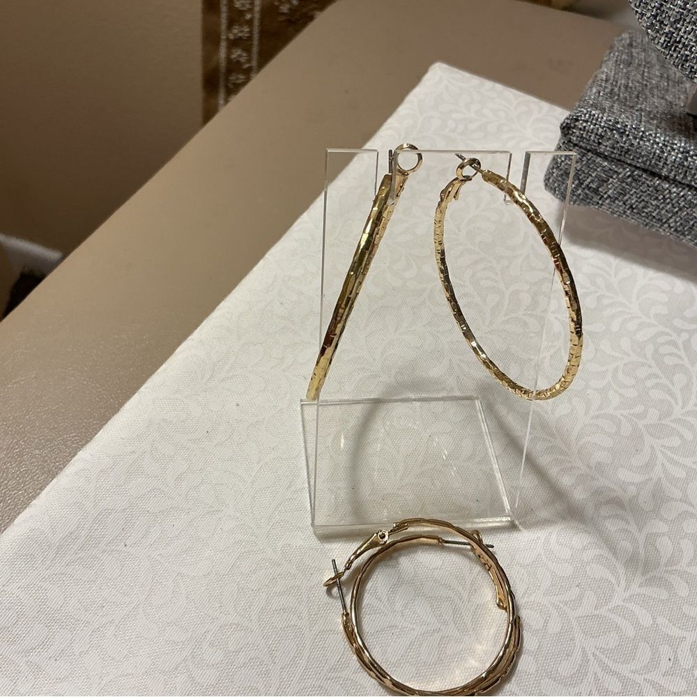 Hammered Finish Goldtone Hoop Earring 2 Pair